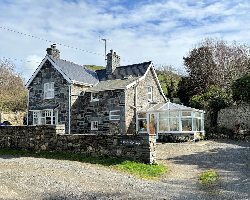 Property photo 1 of 40