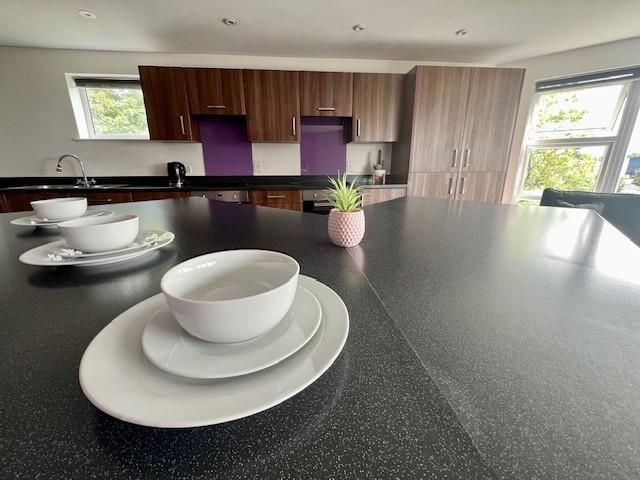 Property photo 3 of 18 Peninsula Breakfast Bar.Jpg