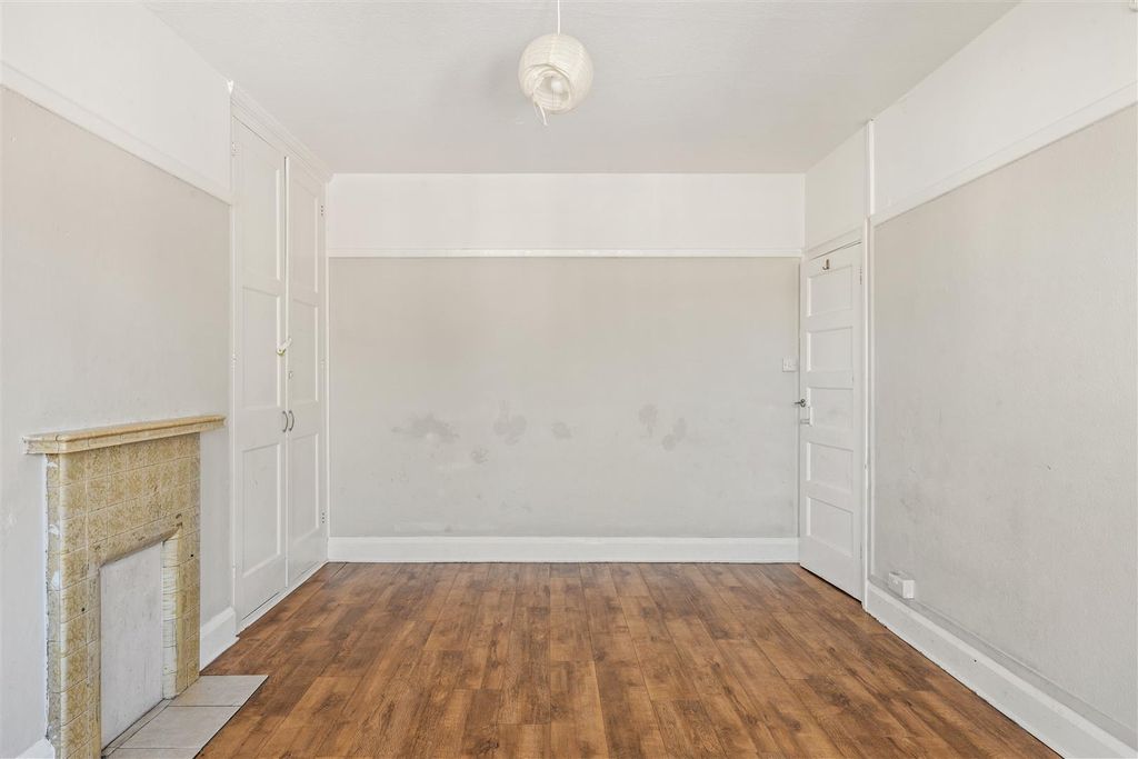 Additional image 7 of 3 bed flat for saleCommercial Square, Haywards Heath RH16