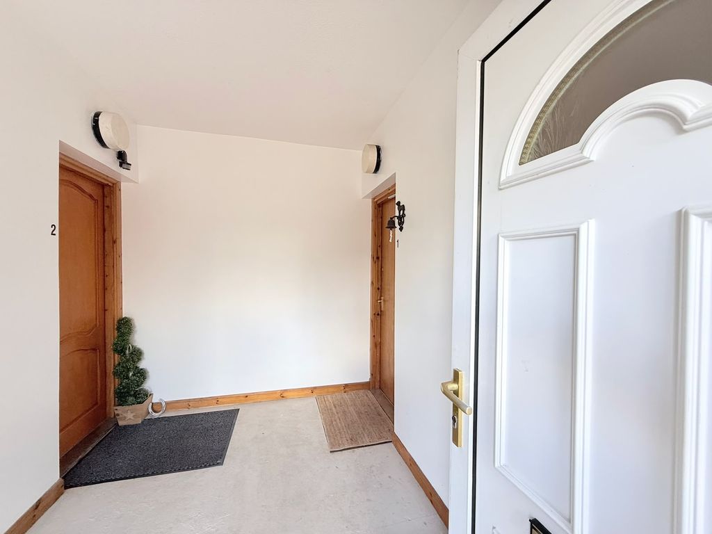 Property photo 2 of 28