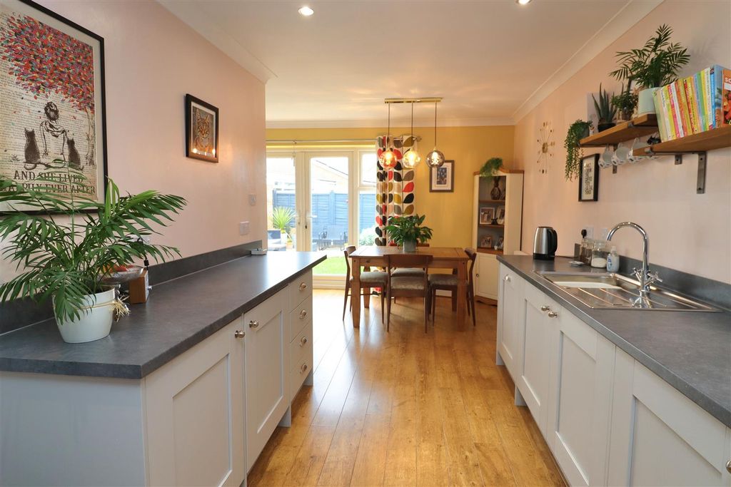 Property photo 3 of 9 1000037600.Jpg