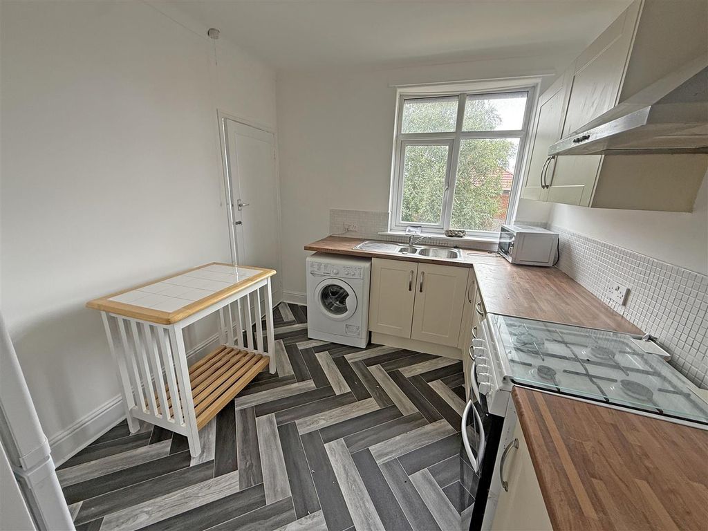 Property photo 3 of 7 Kitchen.Jpg