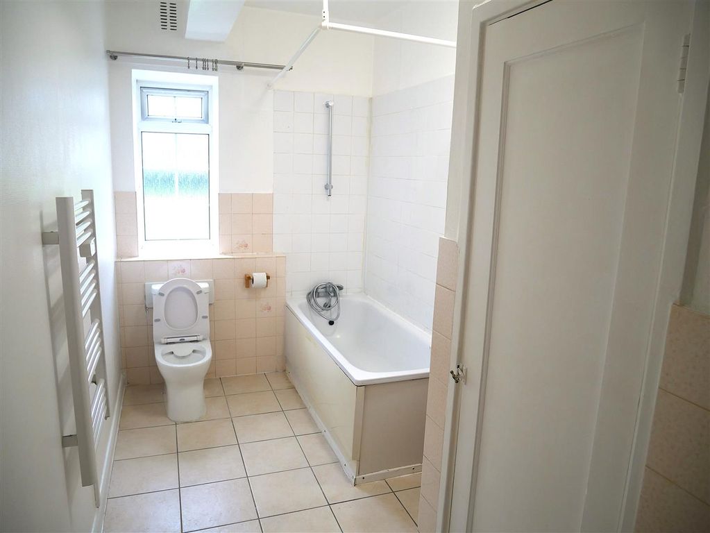 Property photo 3 of 8 P1040460.Jpg