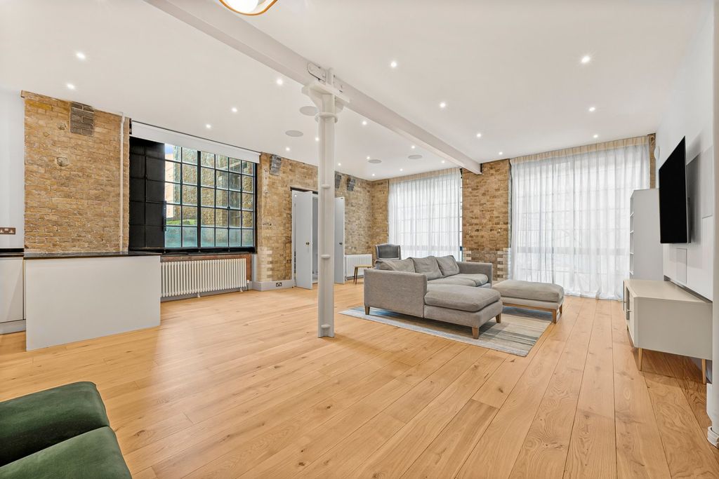 Property photo 2 of 26