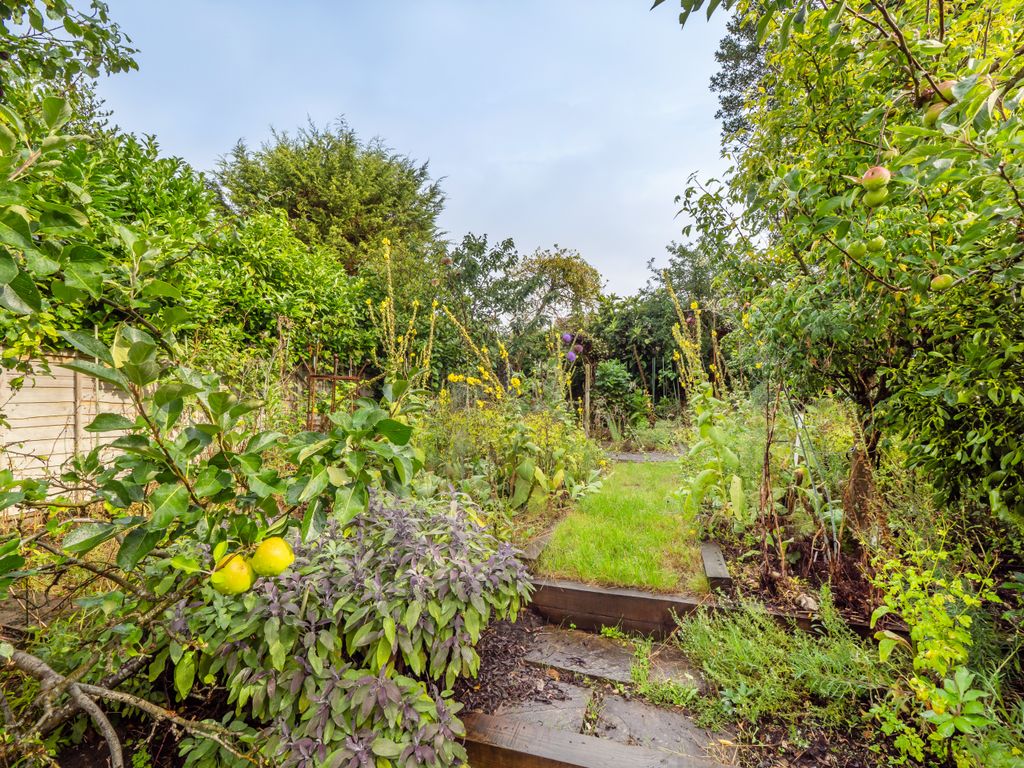 Property photo 2 of 15 16Hayeslane-8