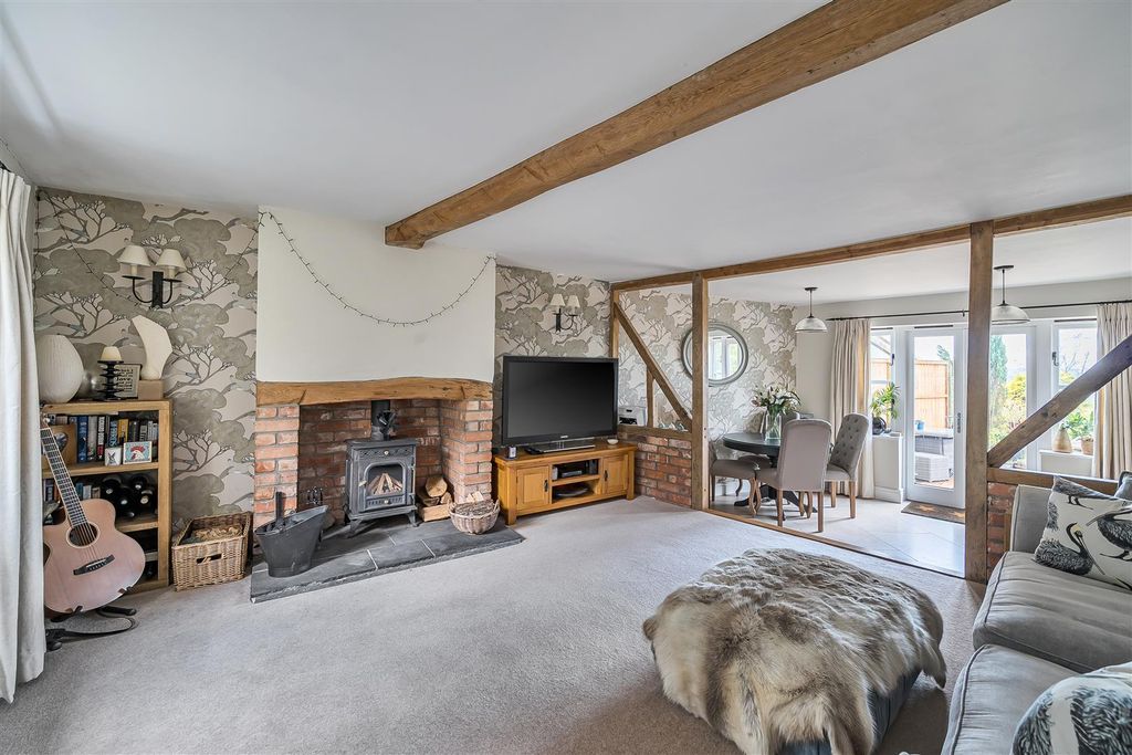 Property photo 3 of 16 Sitting Room