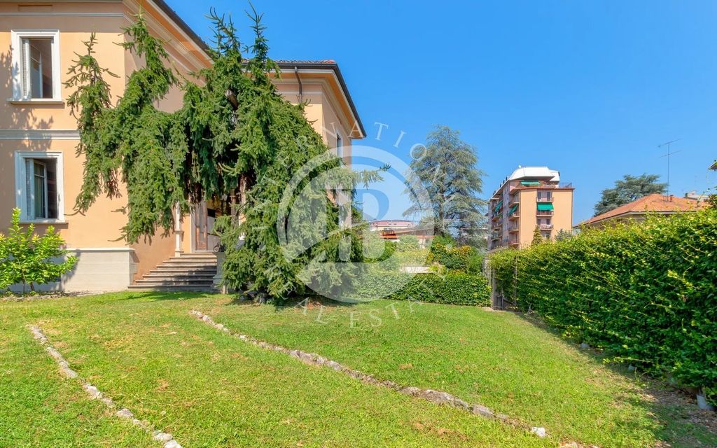 Property photo 2 of 26