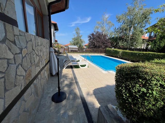 Property photo 3 of 34