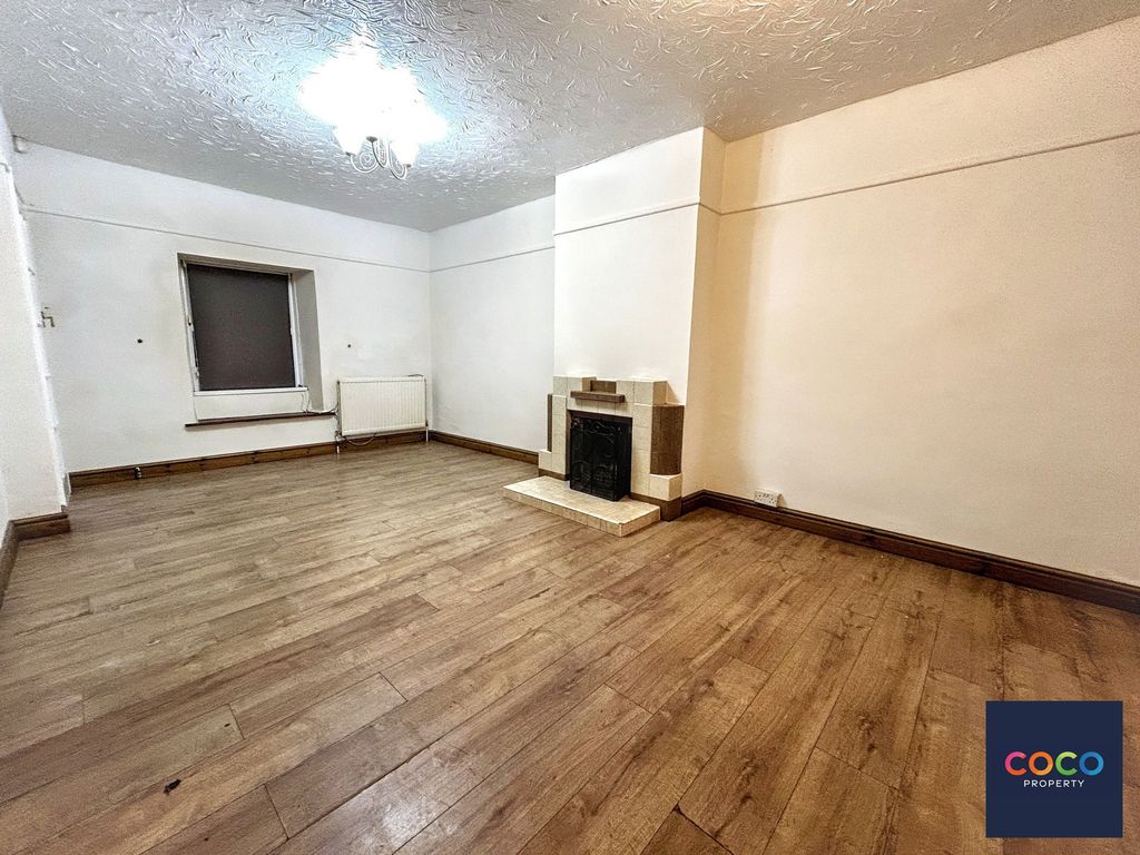 Property photo 3 of 13 Living/Diner