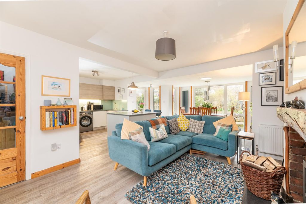 Property photo 2 of 27 Open Plan Accommodation