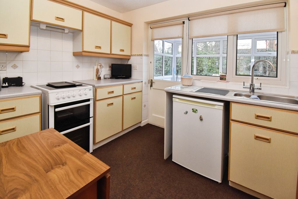 Property photo 2 of 12 Kitchen