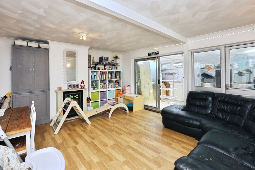 Property photo 2 of 13 Picture No. 02