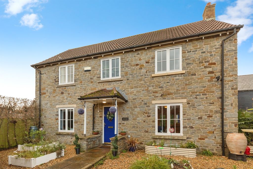 Property photo 1 of 28