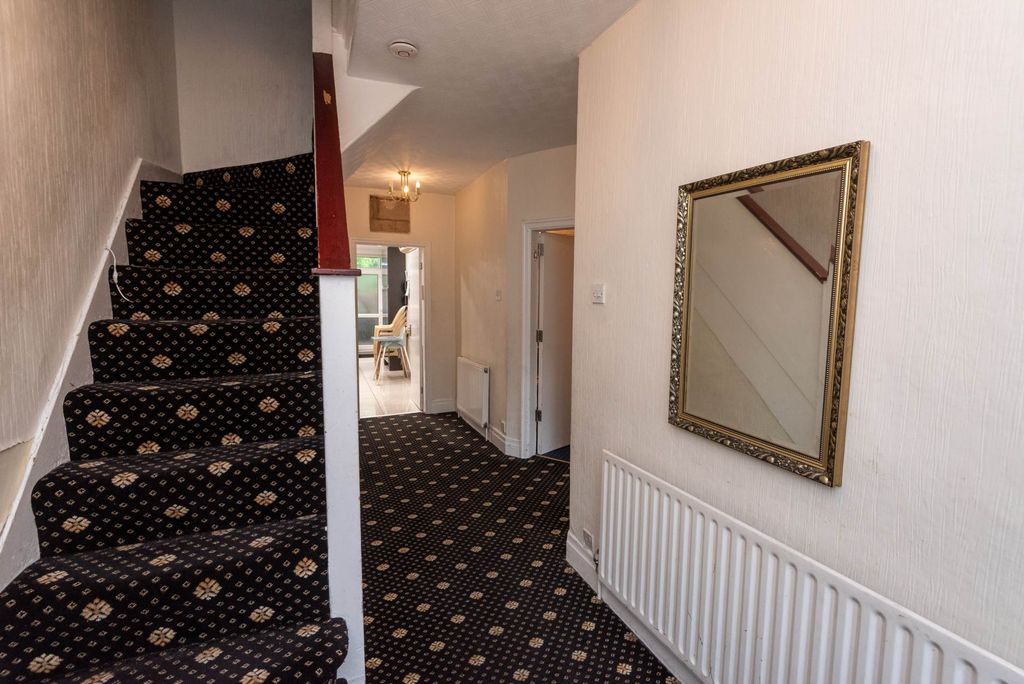 Property photo 2 of 31