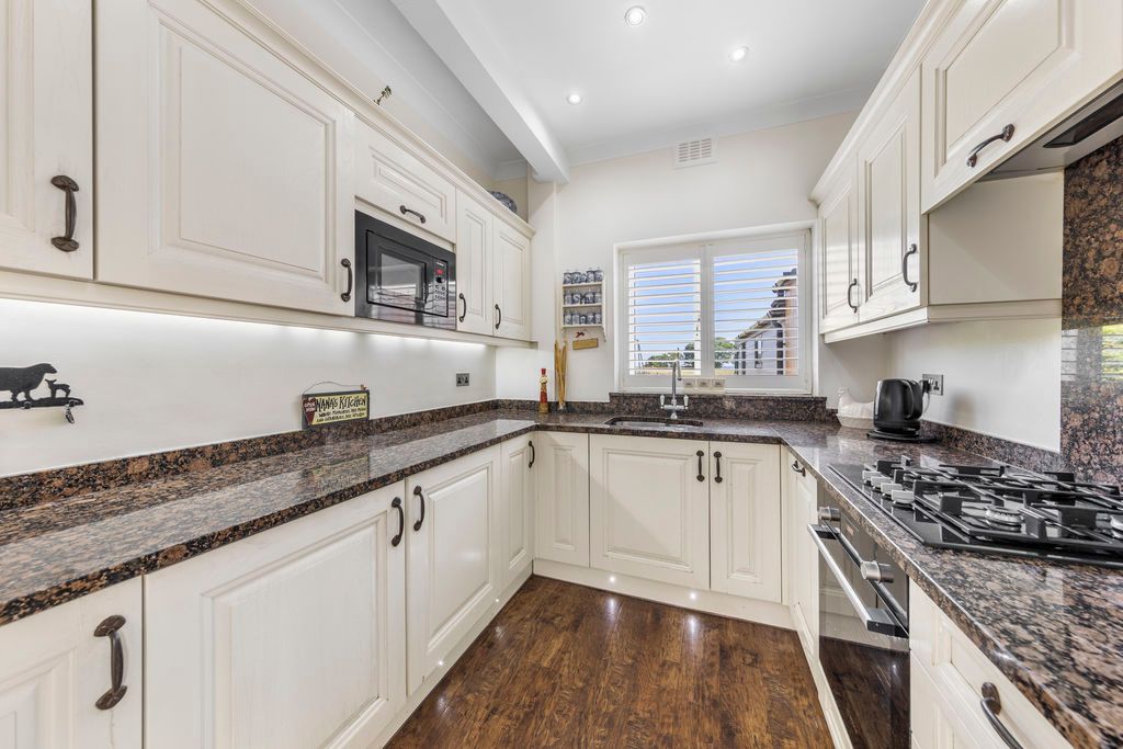 Property photo 3 of 30 Kitchen