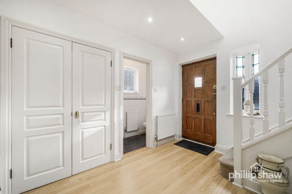 Property photo 2 of 24