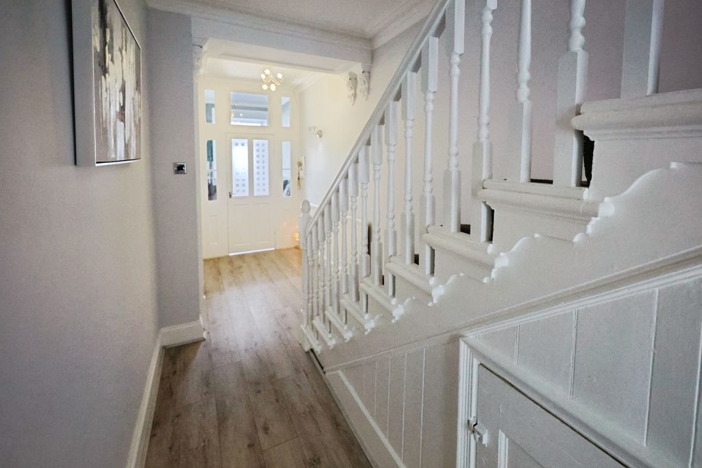Property photo 2 of 16 Pbox-Img.Jpg