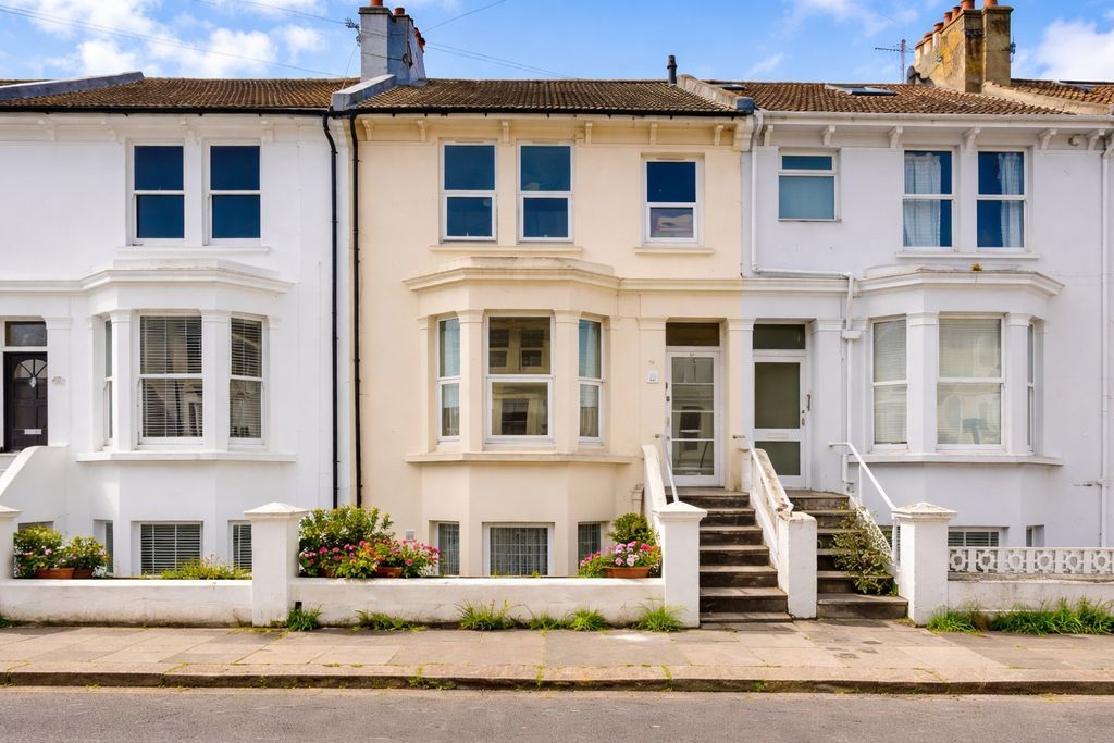 Property photo 3 of 8 Photo 3