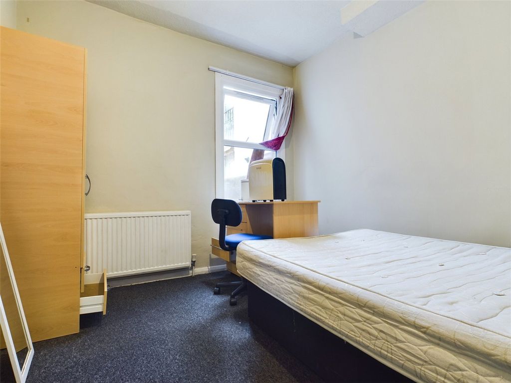 Property photo 3 of 9 Bedroom