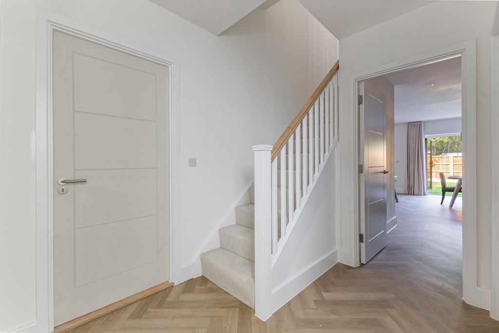 Property photo 2 of 22 Picture No. 21