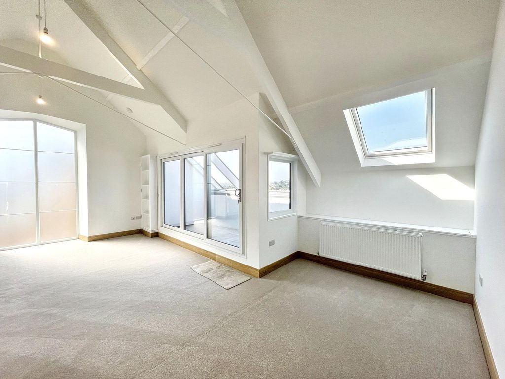 Property photo 3 of 23