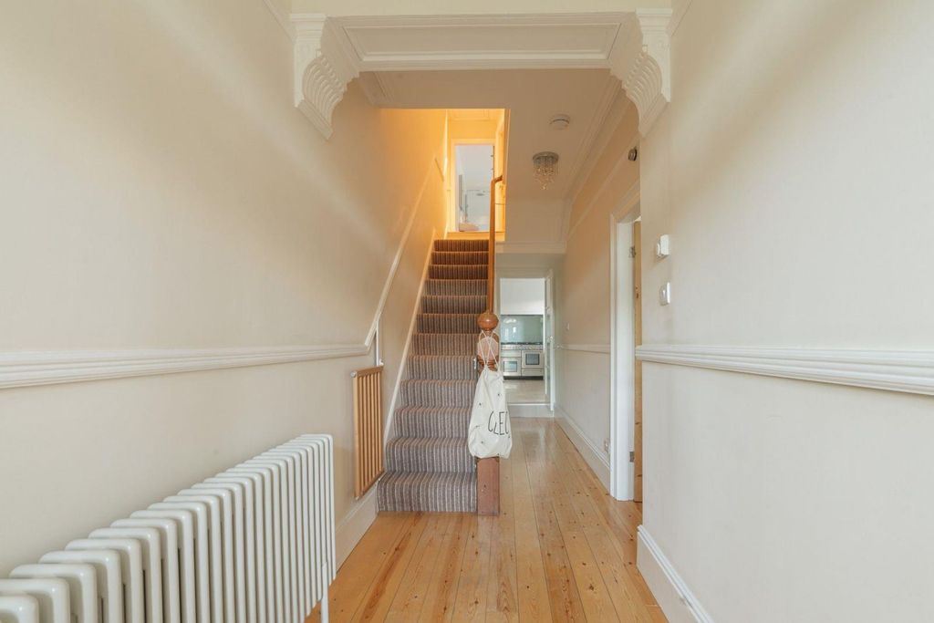 Property photo 2 of 27 19.Jpg