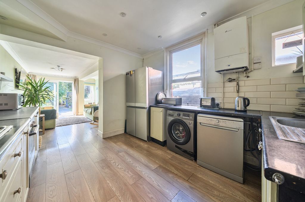 Property photo 3 of 11 1355416-11-68cd61...