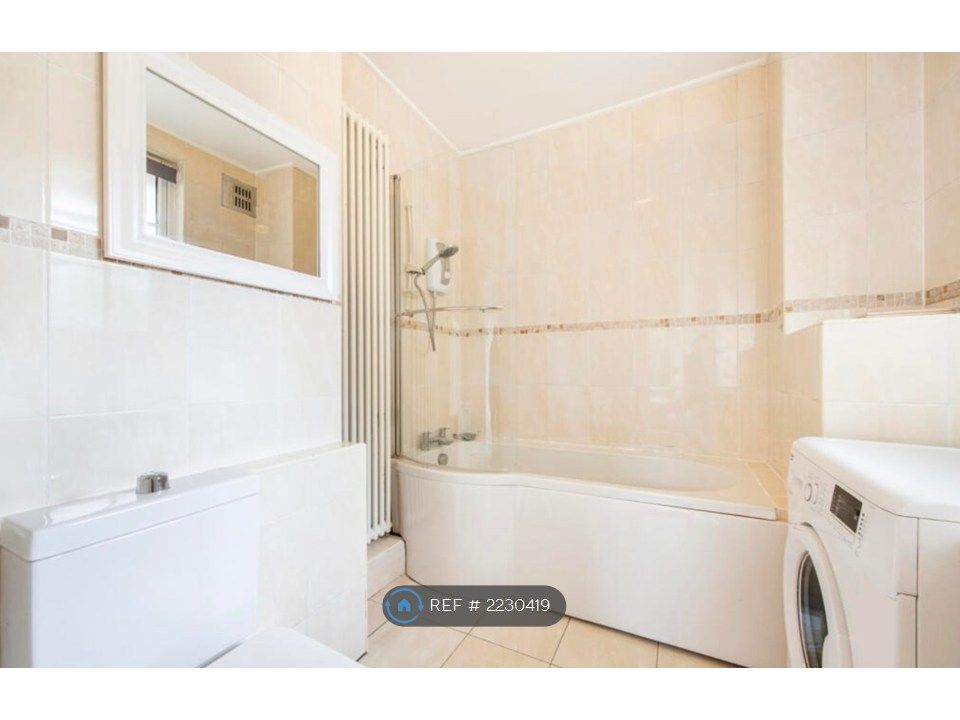 Property photo 3 of 11 Bathroom
