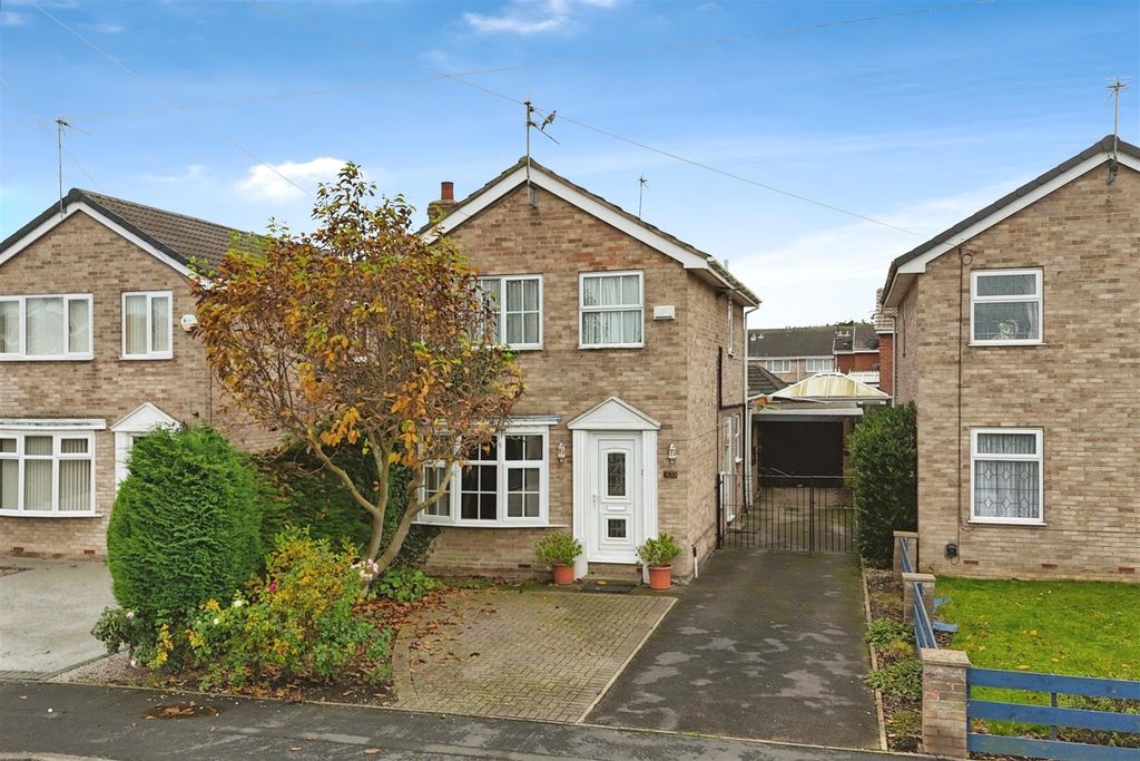 Property photo 1 of 17 Externally