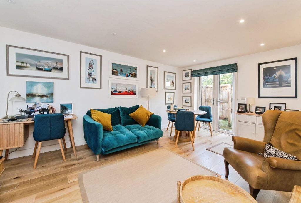 Property photo 2 of 16