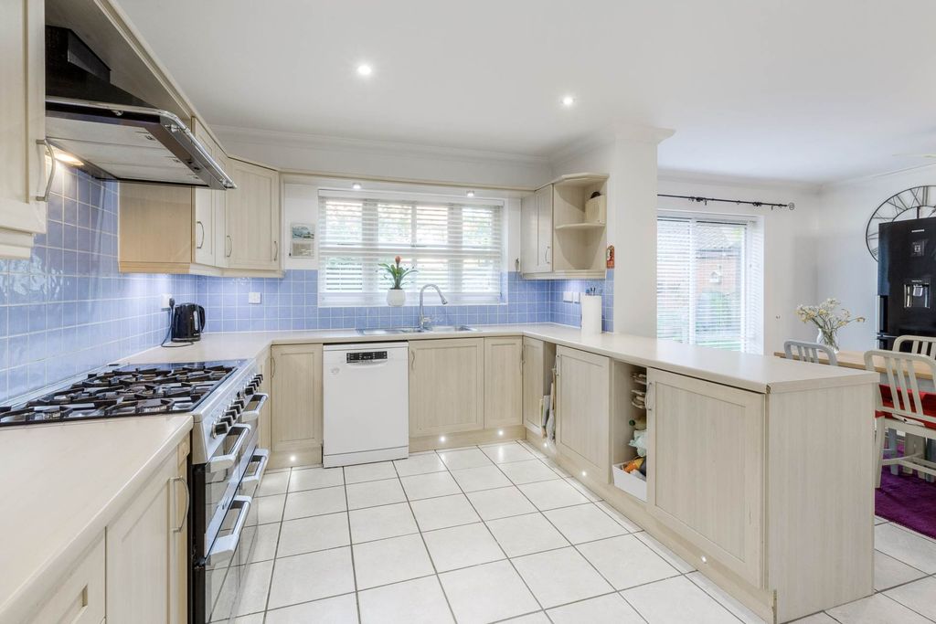Property photo 2 of 24