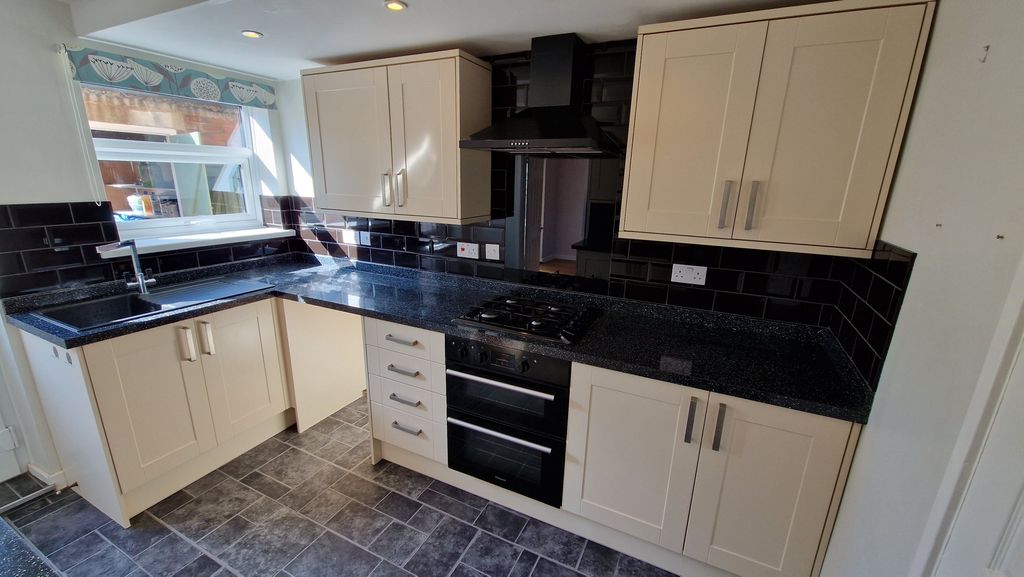 Property photo 3 of 14 Kitchen