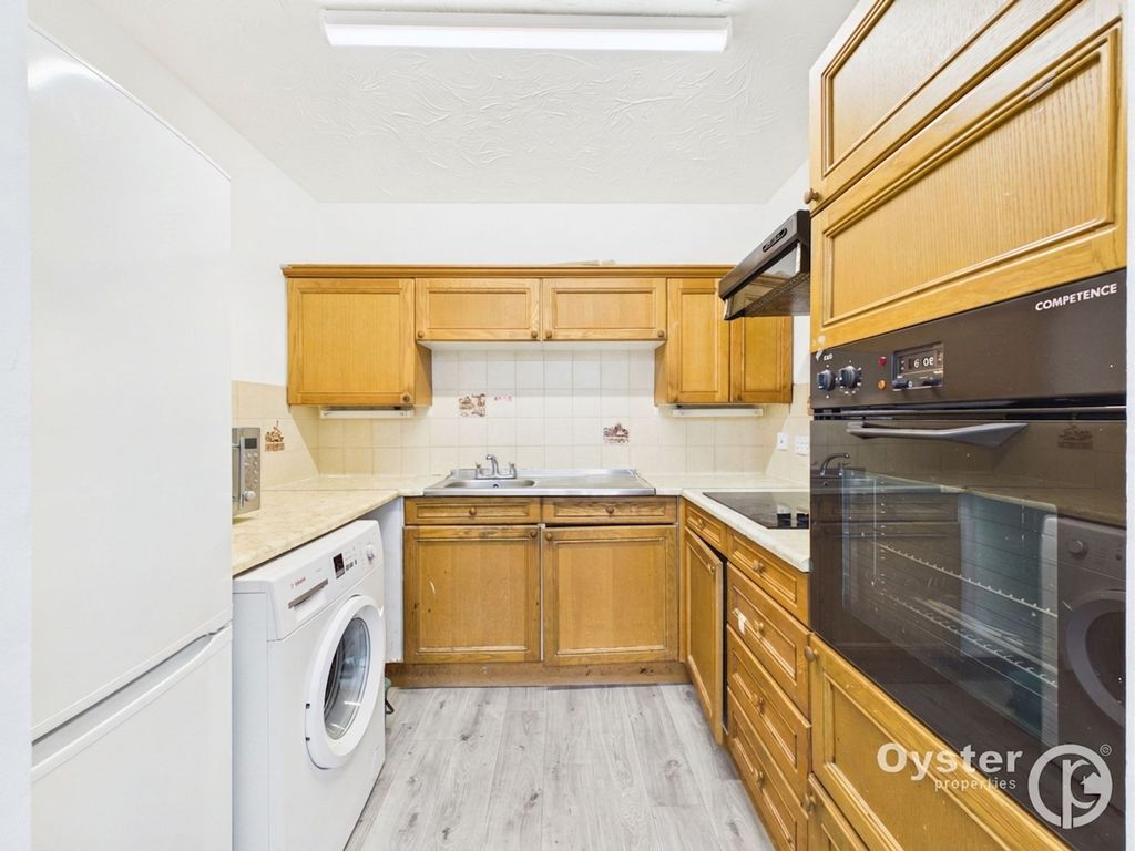 Property photo 3 of 13 Kitchen