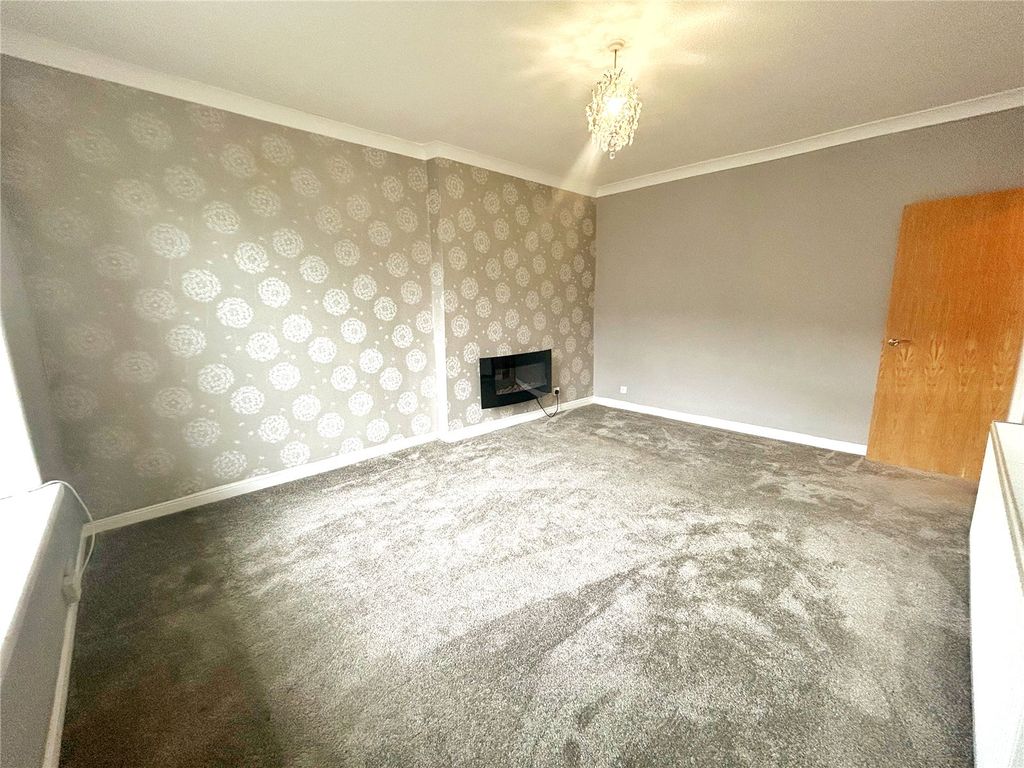 Property photo 3 of 20 Large Living Room