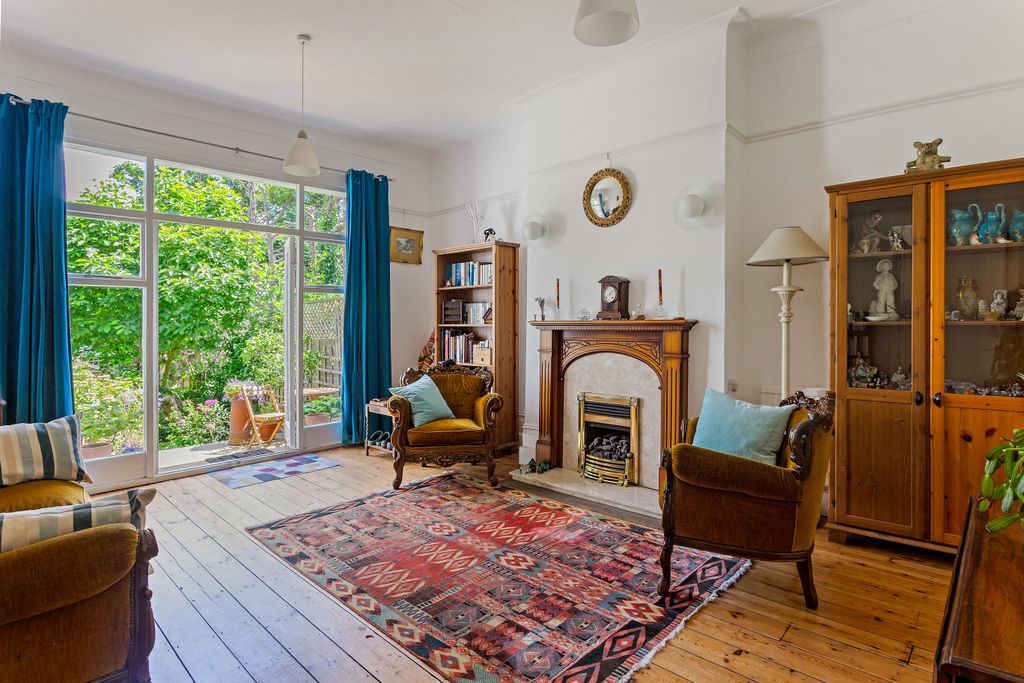 Property photo 2 of 25