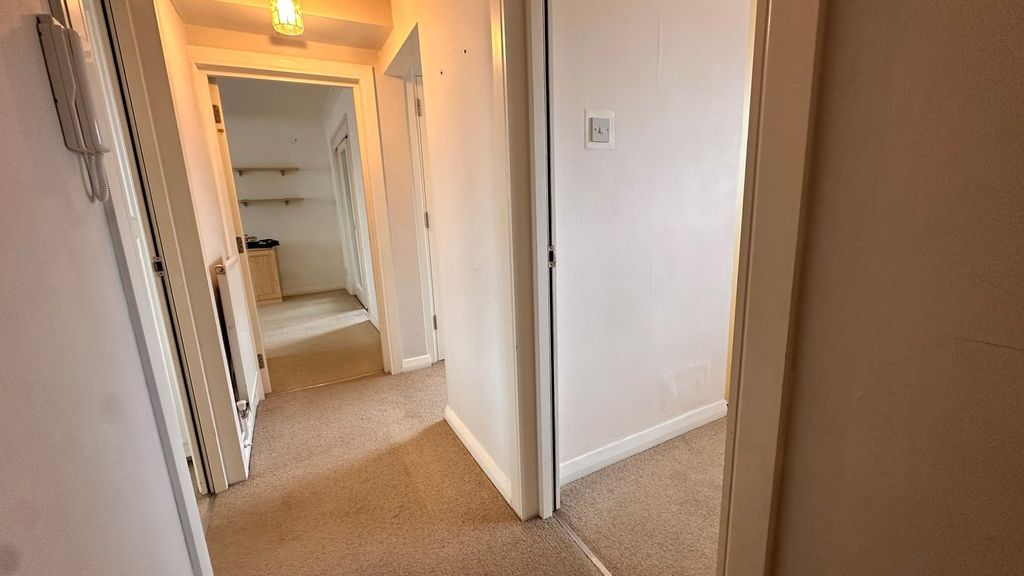 Property photo 2 of 9 Hallway