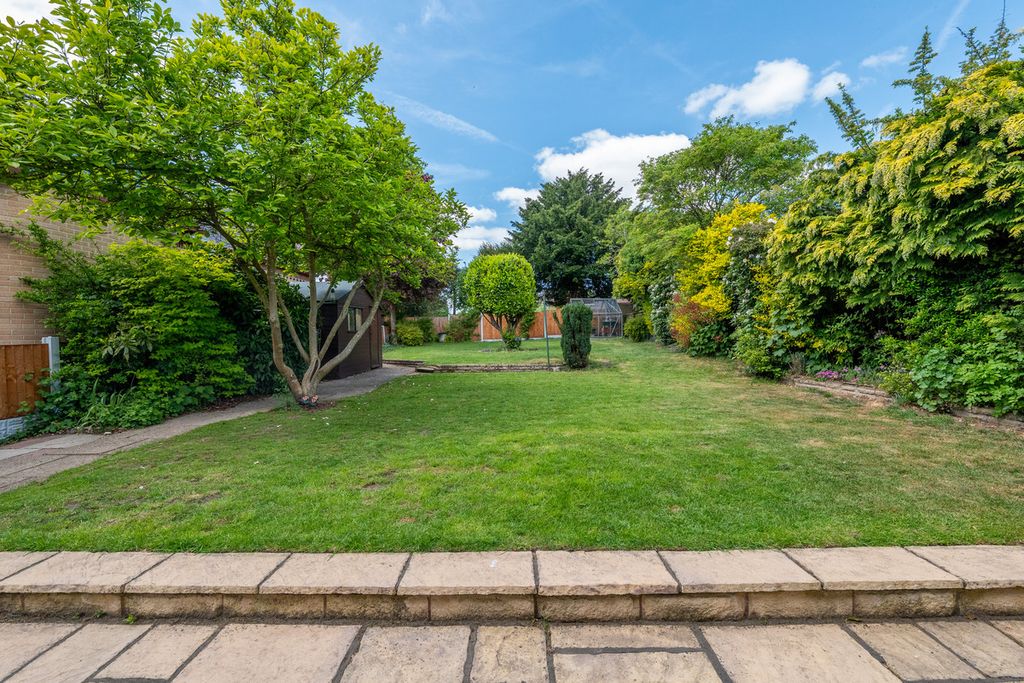 Property photo 1 of 34