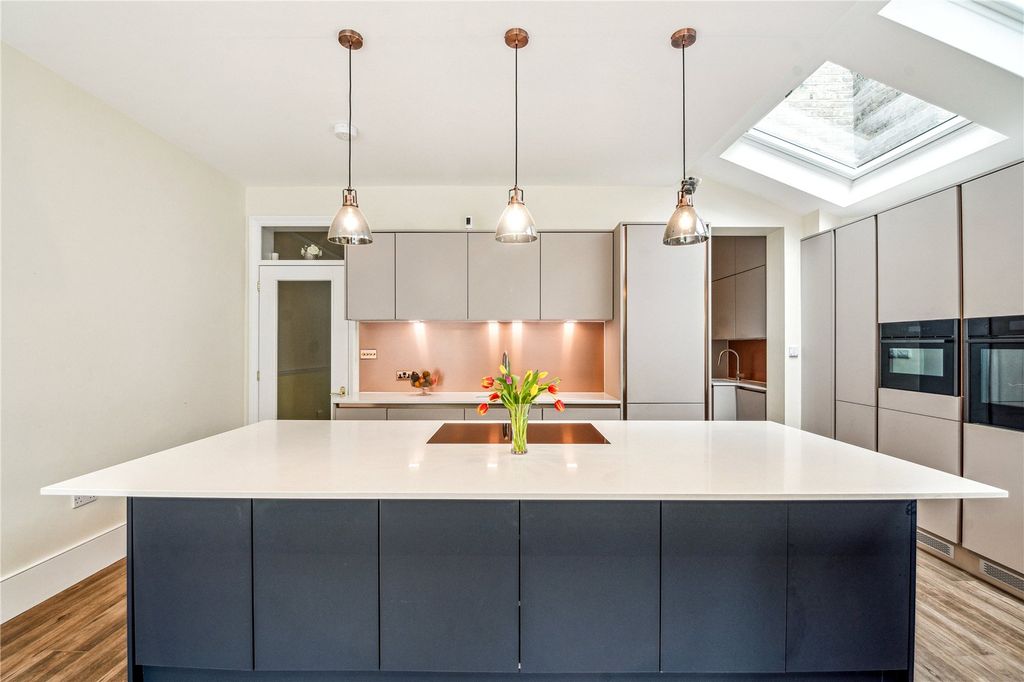 Property photo 3 of 14 Kitchen