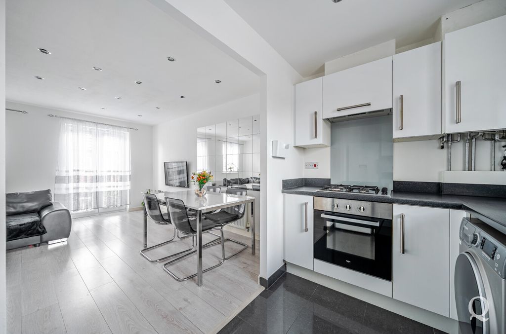 Property photo 2 of 22 08Ac84Ba-E282-460...