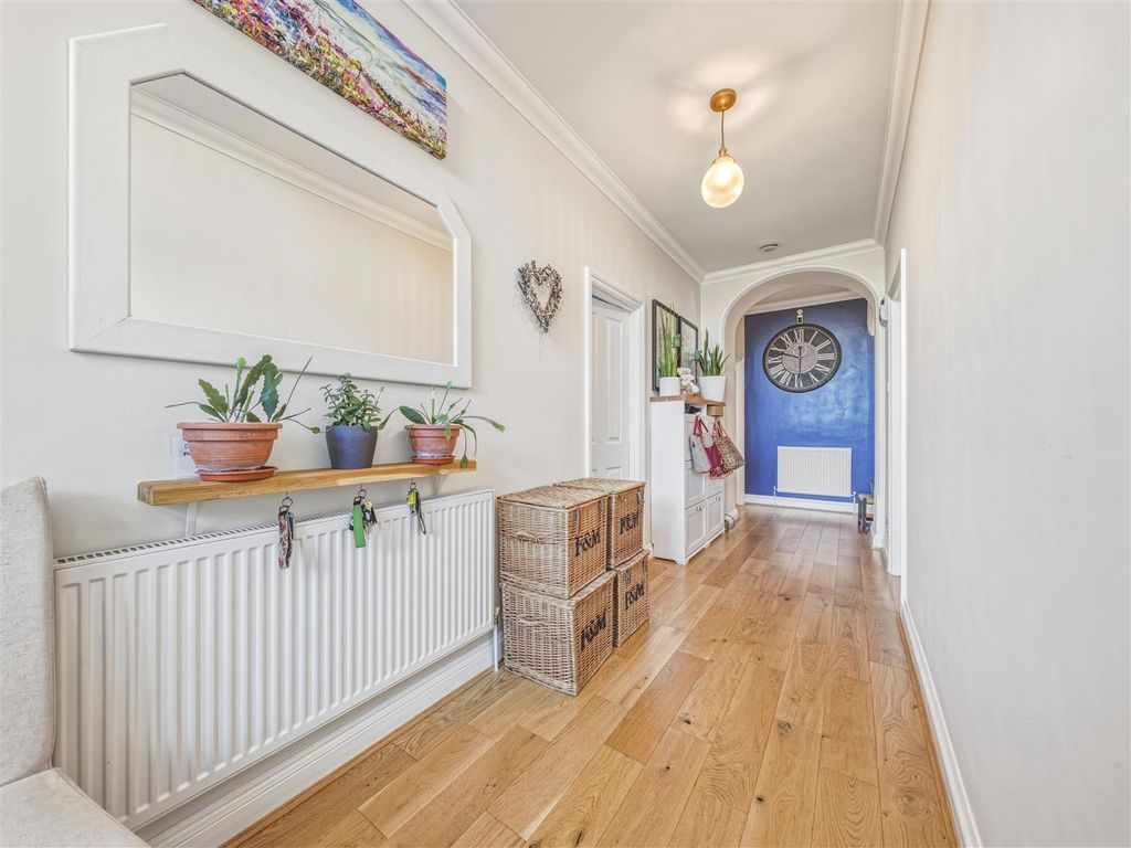 Property photo 3 of 32 6 St Marys Court (16).Jpg