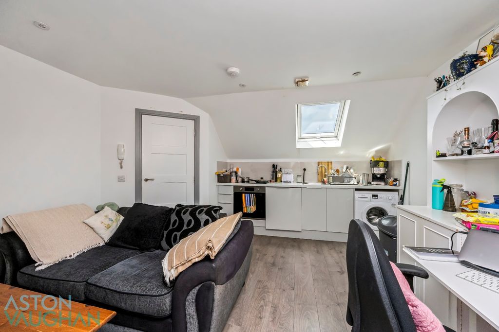 Property photo 3 of 10 5203252