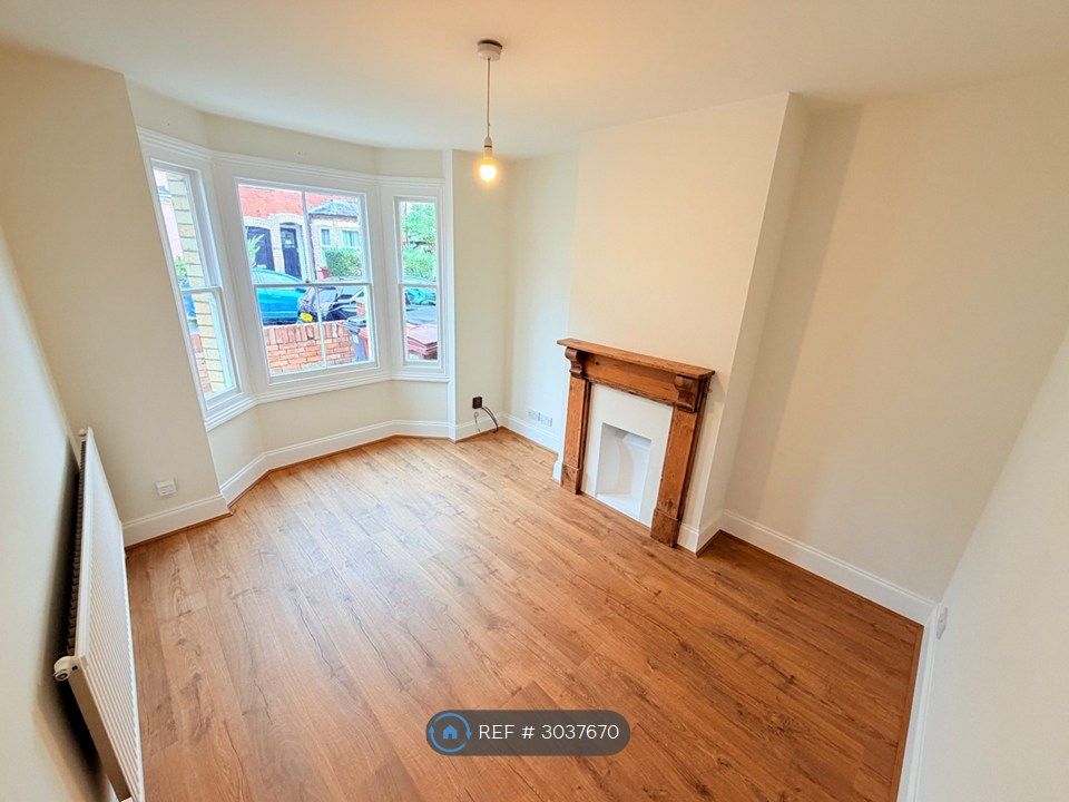 Property photo 3 of 11 Front Room