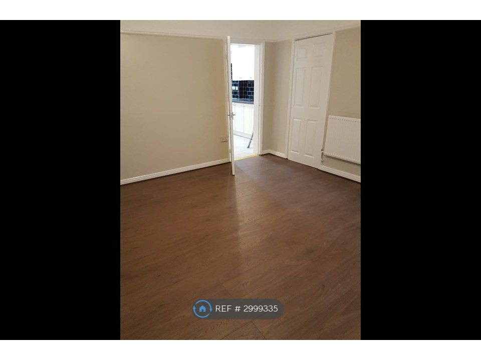 Property photo 3 of 17 Front Room