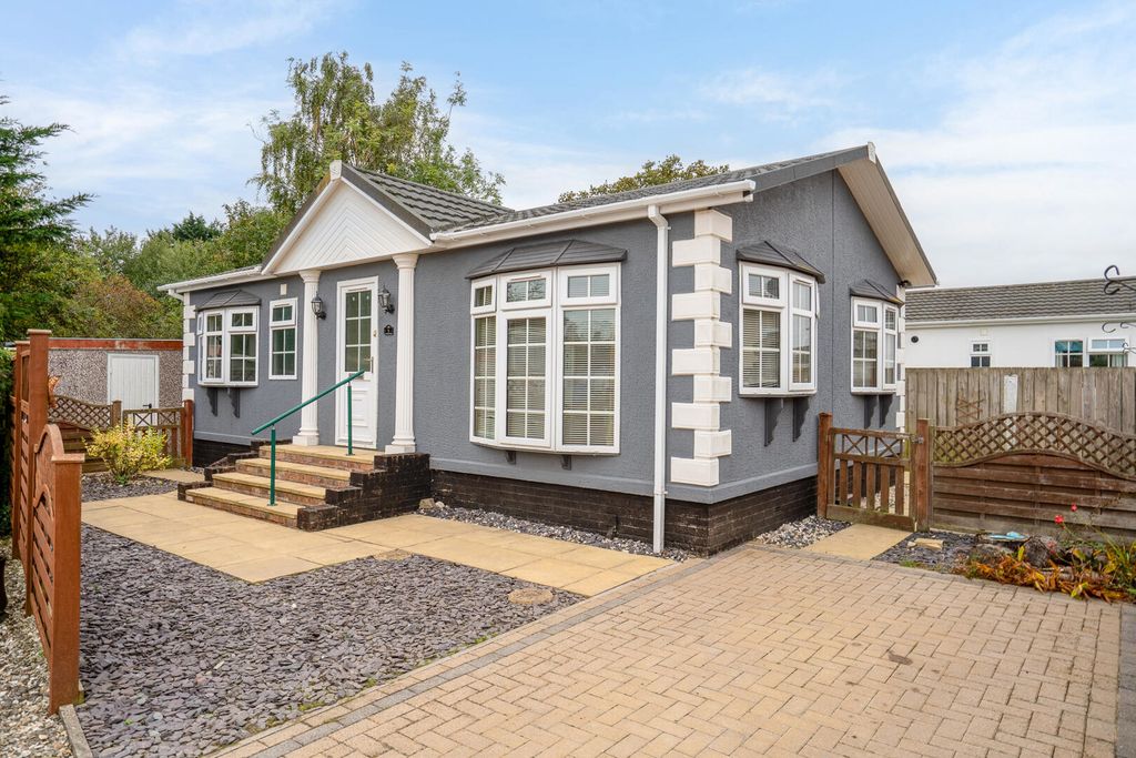 Property photo 1 of 16 Front (Exterior)