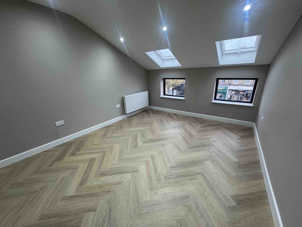 Property photo 3 of 8 Gallery