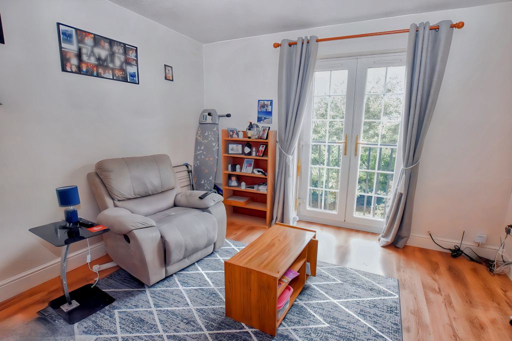 Property photo 2 of 13 Lounge 2