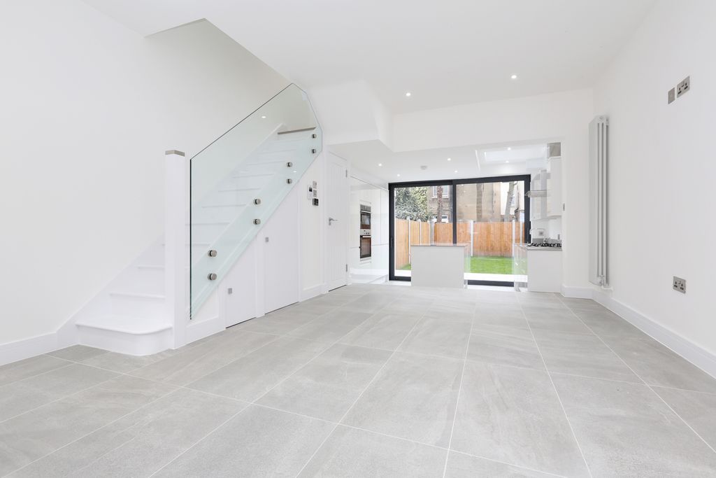 Property photo 1 of 32