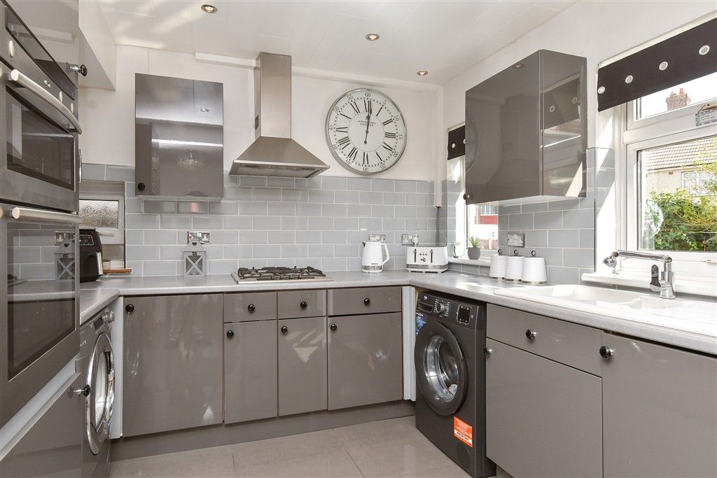 Property photo 3 of 16 Kitchen