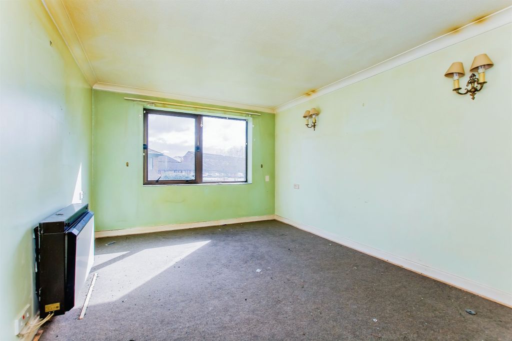 Property photo 3 of 17