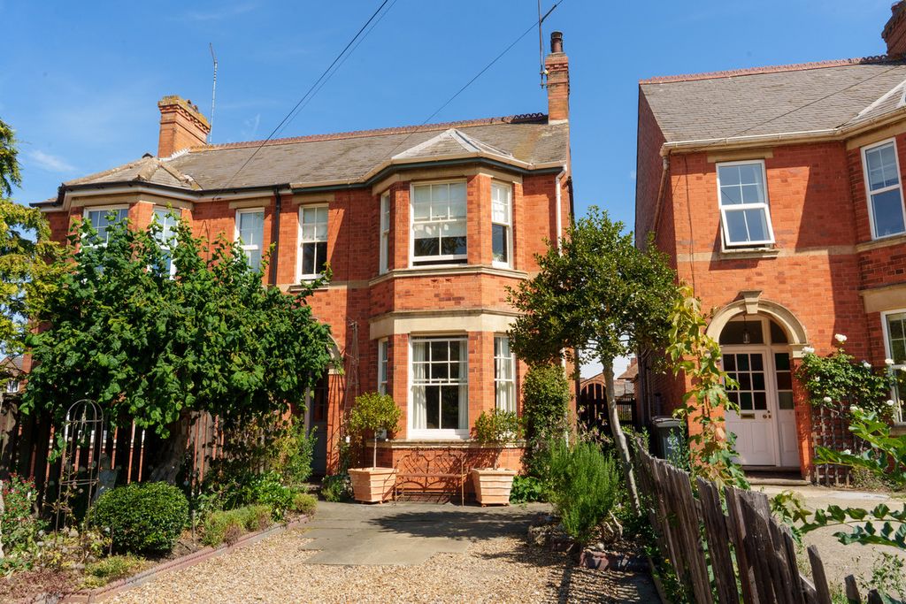 Property photo 1 of 13